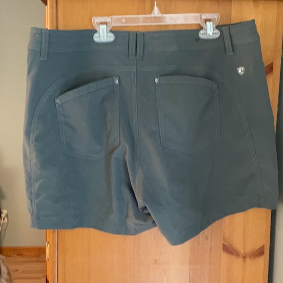Shorts. Sage green - Picture 2 of 7